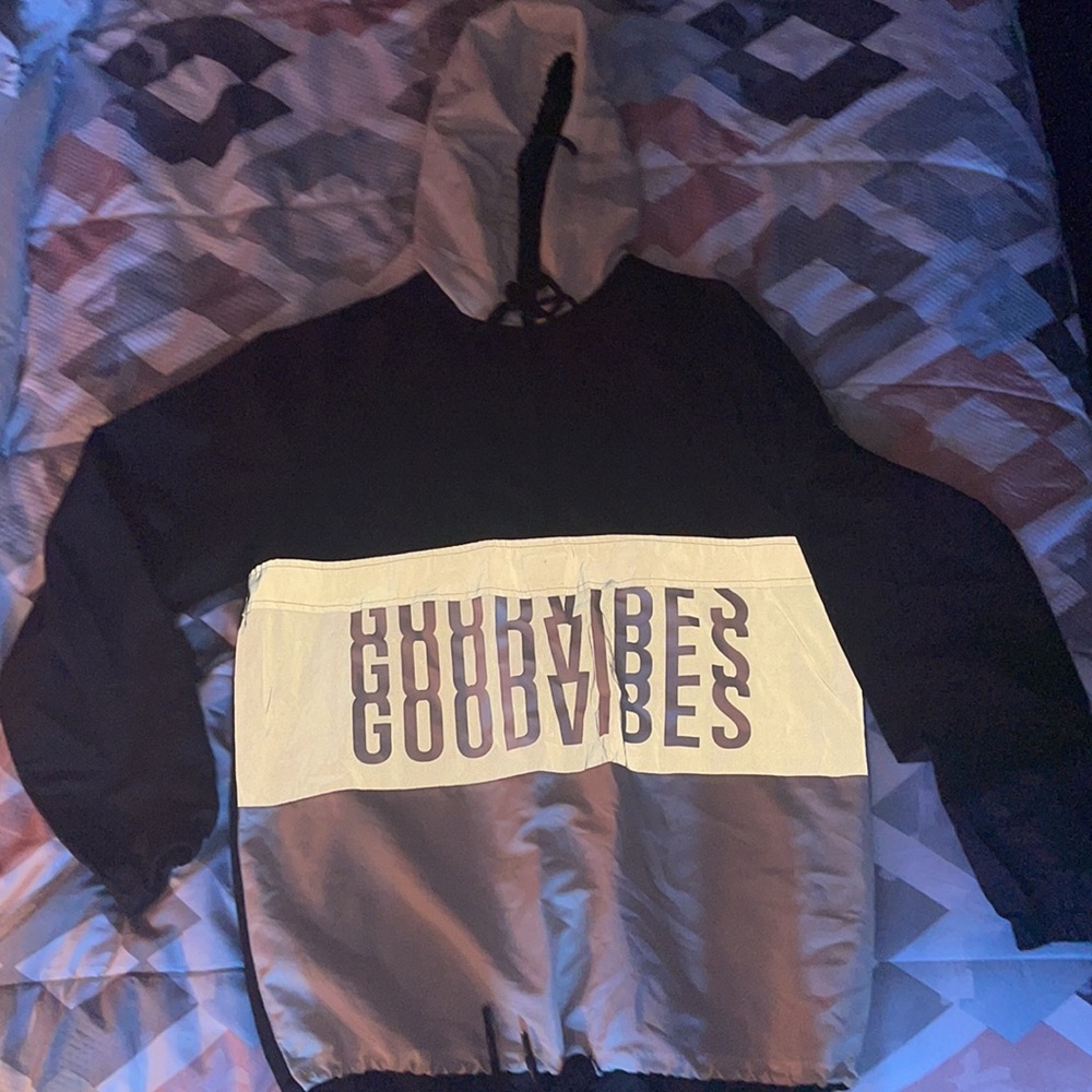 “GOOD VIBES” 🤫 2020s Style Windbreaker